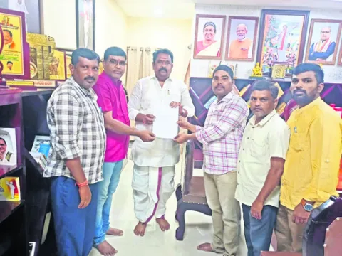 ఉద్యోగ భద్రత కల్పించాలని ఎమ్మెల్యేకు వినతి 