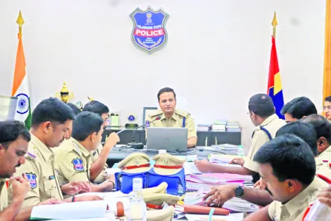 కేసులు పెండింగ్‌లో లేకుండా చూడాలి