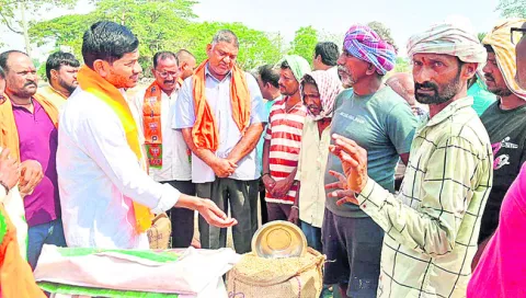 ‘రైతులను మోసగిస్తున్న ప్రభుత్వం’