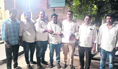నకిలీ ఉద్యోగాల ముఠాపై ఫిర్యాదు 