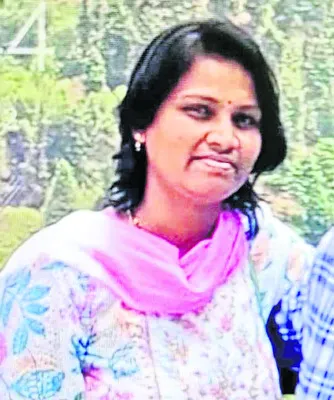 వీడని