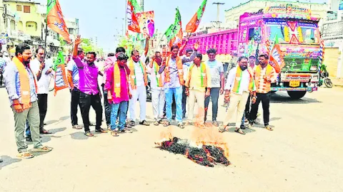 పర్యాటకులపై దాడి అమానుషం