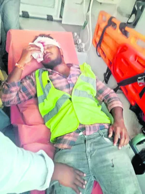 రోడ్డు ప్రమాదంలో  ఒకరికి గాయాలు