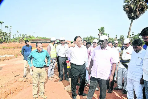 అప్రోచ్‌ రోడ్డు రైతుల సమస్యలు పరిష్కరిస్తాం