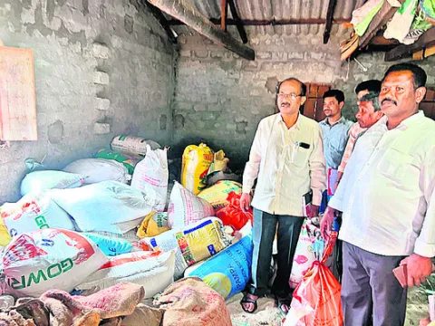 65 బస్తాల పీడీఎస్‌ బియ్యం పట్టివేత
