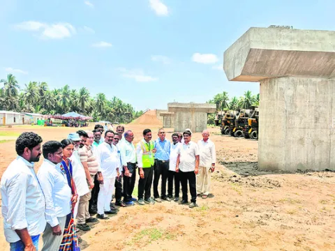 ఊడిమూడిలంక వంతెన పనుల పరిశీలన 