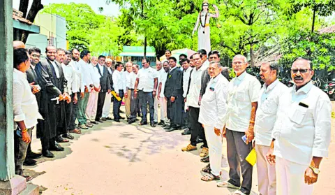 ఉగ్రదాడికి కారకులైన వారిని కఠినంగా శిక్షించాలి 