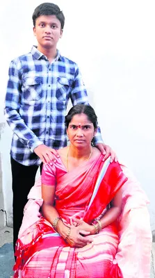 తల్లి కష్టంతో చదివి 