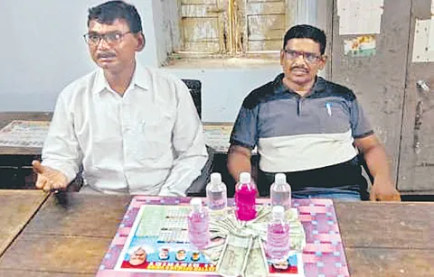 Srsp employees caught by the Anti Corruption Bureau officials