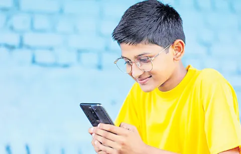 Students becoming addicted to social media