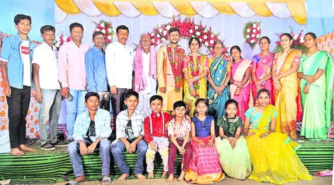 అత్తాకోడళ్లు కాదు.. తల్లీకూతుళ్లు
