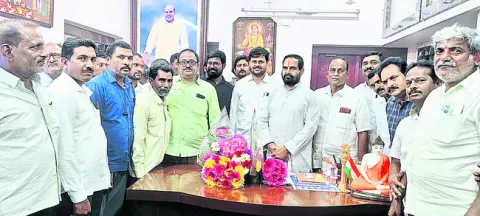 తమ్మినేనికి చింతాడ అభినందనలు 