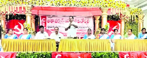 పోరాటాలతోనే సమస్యల పరిష్కారం 