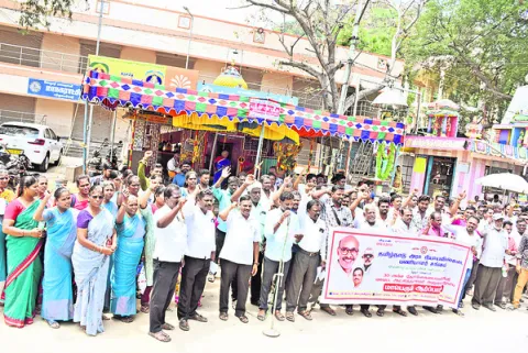 రేషన్‌ డీలర్ల ధర్నా 