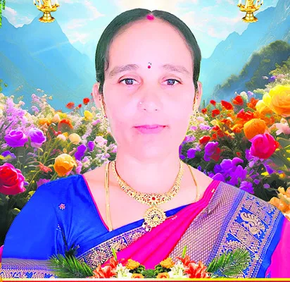 బైక్‌ను ఢీకొట్టిన డీసీఎం.. భార్య మృతి