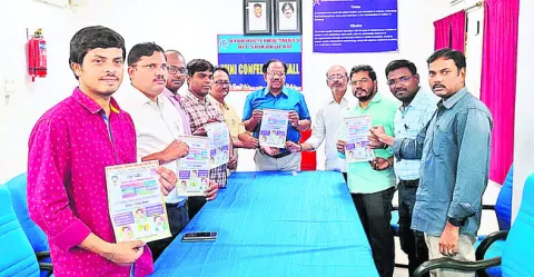 పల్లెనిద్రలో ఎమ్మెల్యేను  నిలదీసిన మహిళ   