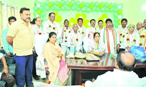 హుజూర్‌నగర్‌ మార్కెట్‌ పాలకవర్గం బాధ్యతల స్వీకరణ 
