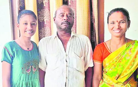 చిన్నప్పటి నుంచి చదువులో టాప్‌ 