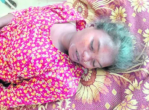 ఆత్మహత్యకు యత్నించిన యువతి..