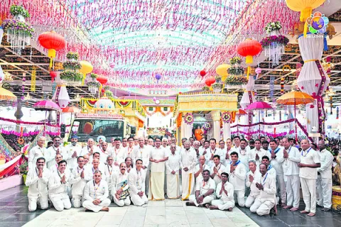 కదిలిన సత్యసాయి ప్రచార రథాలు