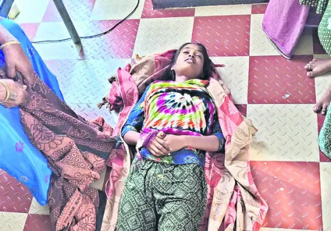 డిగ్రీ విద్యార్థిని ఆత్మహత్య 