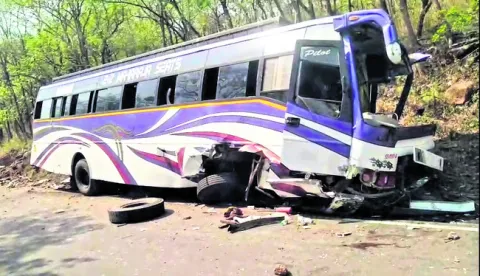 ప్రభుత్వాసుపత్రిలో నాగుపాము కలకలం 