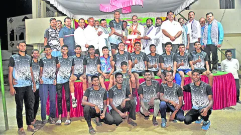 జాతీయస్థాయిలో రాణించాలి