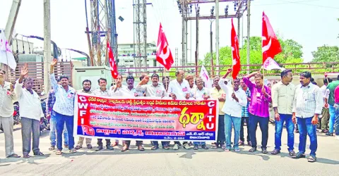 భవన నిర్మాణ కార్మికుల సంక్షేమ బోర్డును పునరుద్ధరించాలి 
