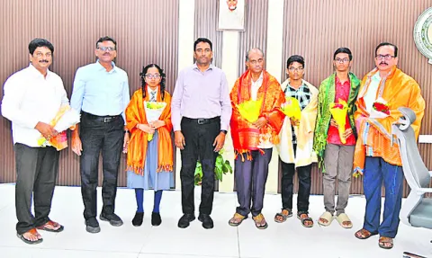 ‘పది’ టాపర్స్‌కు ఘన సత్కారం