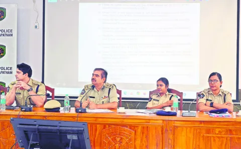 నగరంలో నేరాలు తగ్గాలి 