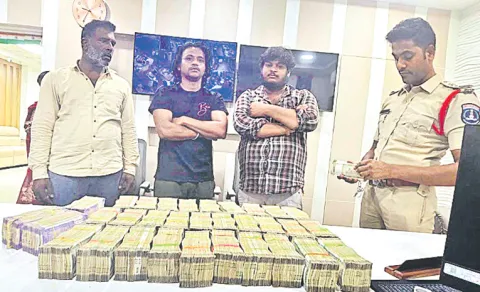 Two Arrested for Transferring Hawala Money 