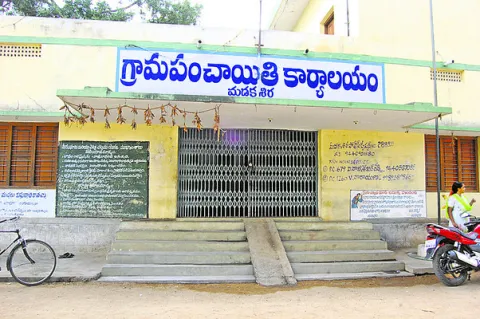 మడకశిర మున్సిపల్‌ పీఠంపై టీడీపీ కన్ను 