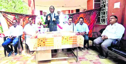 రాజ్యాంగ హక్కులతోనే స్వేచ్ఛాయుత జీవనం 
