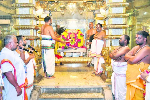 యాదగిరి క్షేత్రంలో ఊంజల్‌ సేవోత్సవం