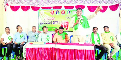 హక్కుల సాధనకు ఐక్యం కావాలి 