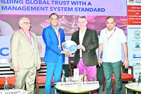 సాంకేతికతను అందిపుచ్చుకోవాలి 