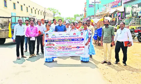 పరిసరాలను పరిశుభ్రంగా ఉంచాలి