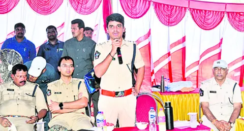 సీఎం పర్యటనకు 1500 మంది పోలీసులతో బందోబస్తు 