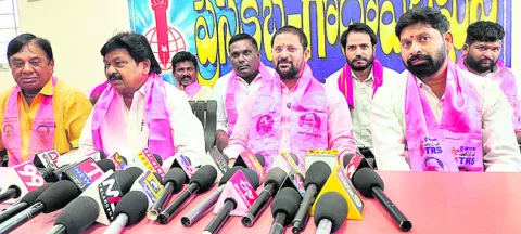 ఊరూవాడా ఉప్పైనె కదులుతోంది.. 