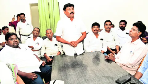 కలిసి మెలిసి జీవిస్తేనే దేశాభివృద్ధి 
