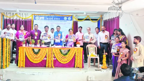 సోషల్‌ మీడియాలో  అనుచిత పోస్టులు వద్దు
