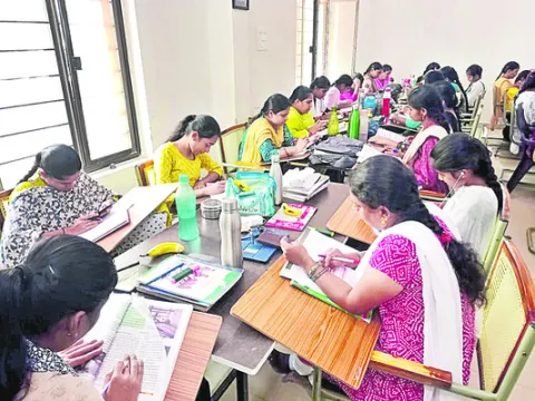 అర్హత సాధిద్దాం.. కొలువు కొడదాం
