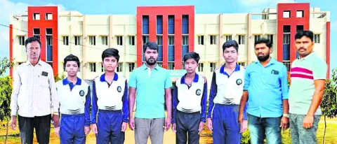 జాతీయ స్థాయి టెన్నిస్‌ బాల్‌ క్రికెట్‌ టోర్నీకి ఎంపిక 