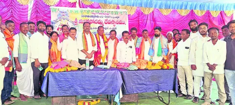 కొలువుదీరిన అడెల్లి  ఆలయ పాలకవర్గం
