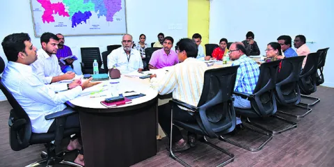 ఇంటింటా సౌర వెలుగులు విరజిమ్మాలి 