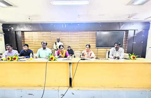రీ సర్వే వివరాలను వెంటనే అప్‌లోడ్‌ చేయండి 