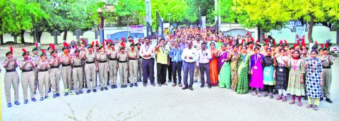 ఉగ్రదాడి మృతులకు నివాళి 