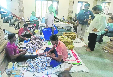 సత్యదేవునికి రూ.1.26 కోట్ల  హుండీ ఆదాయం