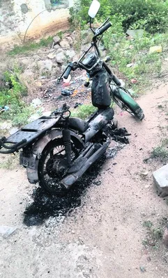 అప్పు తీర్చడం లేదని వాహనానికి నిప్పు