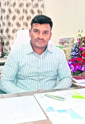 లారీలు రావడం లేదు 
